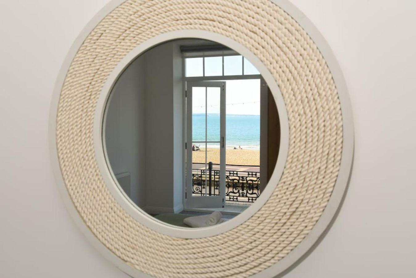 Air Maison - Stunning Beach Front Apartment بورتسماوث المظهر الخارجي الصورة