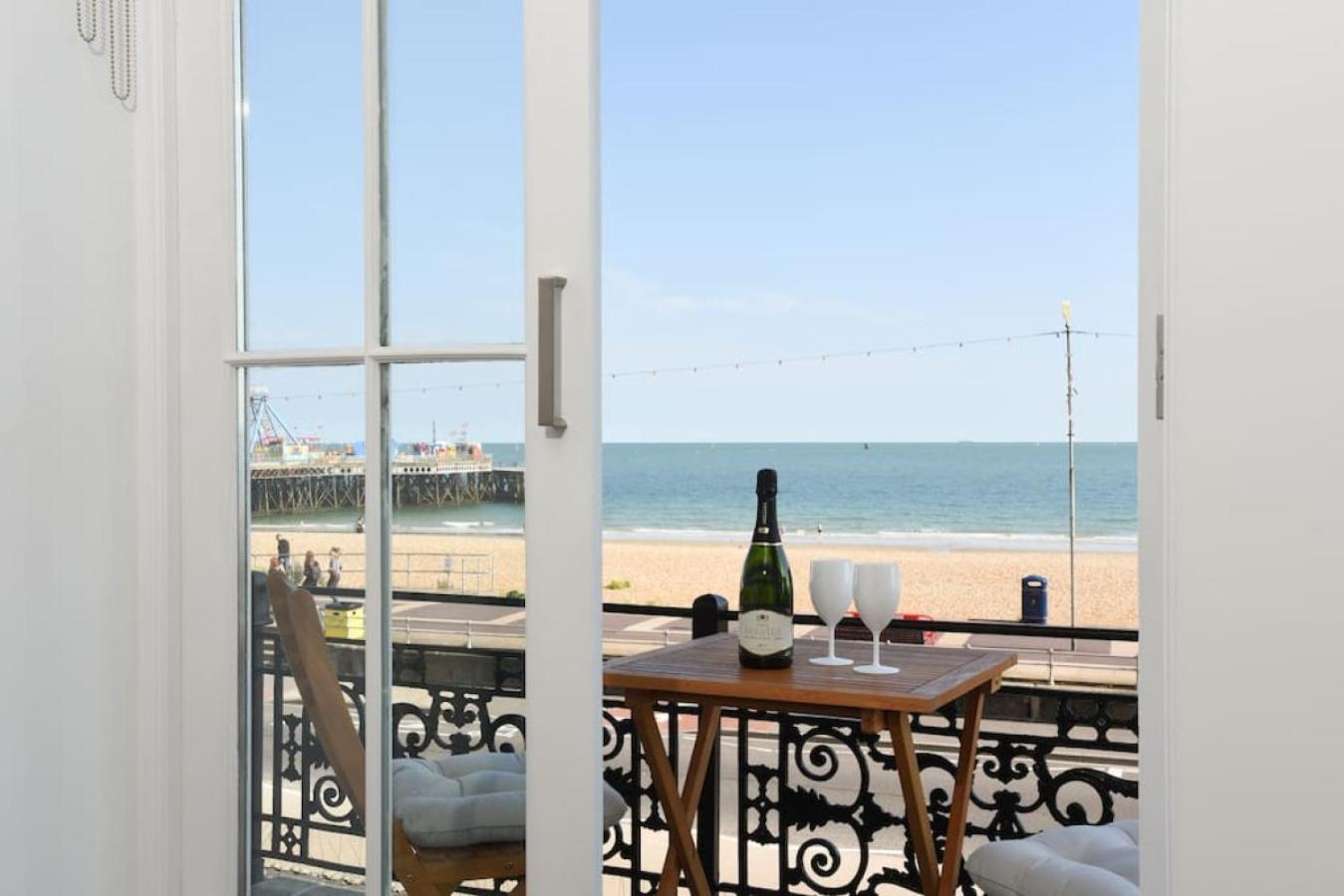 Air Maison - Stunning Beach Front Apartment بورتسماوث المظهر الخارجي الصورة